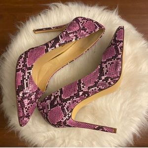 Beautiful Purple Snakeskin Heel!